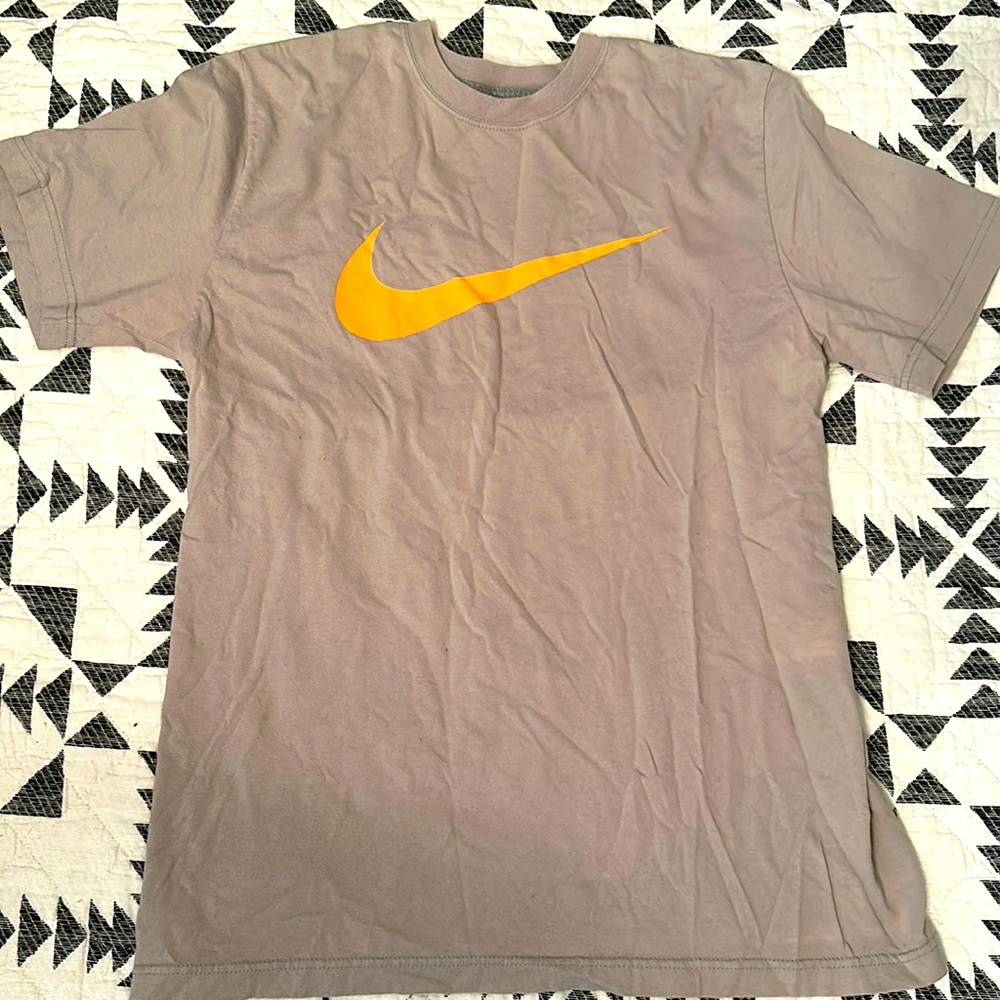 Nike men’s shirt
